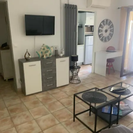 Climatise Terrasse St Raphael Face Au Port Santa Lucia Apartment Saint-Raphael (Var)
