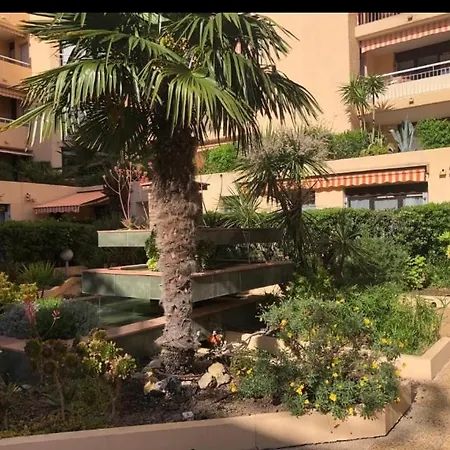 Apartment Climatise Terrasse St Raphael Face Au Port Santa Lucia