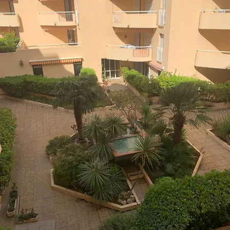 Climatise Terrasse St Raphael Face Au Port Santa Lucia Saint-Raphael (Var)