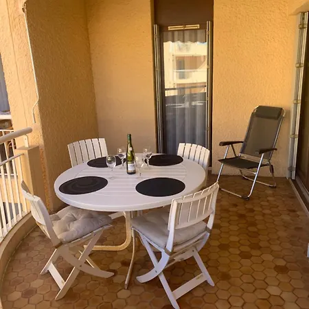 Climatise Terrasse St Raphael Face Au Port Santa Lucia *